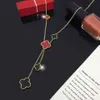 Van doppelseitig Klee Klee Titanstahl Halskette Damen Multi -Anhänger Colarmbone -Kette Unauslöschliche Netz rotes Temperament Halskette Fashion Geschenk