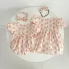 Verão meninas infantis irmãs pareça algodão de manga curta Baby Rompers de renda de renda Broder Ruched Toddler Dress 240329