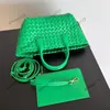 Beach Bags Cabat Mini Intreccio Woven Leather Tote Bag With Detachable Strap Designer Handbag Detachable Interior Zipped Pocket Women 2024 New Parrot Green bags 10a