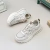 Designer som kör utomhusskor för män kvinnor rosa skum heta stans silver utomhus plattform sport sneakers tränare