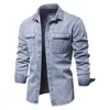 Erkekler sıradan gömlekler erkek denim gömlek ceketleri erkek açık mavi gündelik moda denim ceket kot ceket adam sokak kıyafeti uzun kollu gömlekler boyutu xxl 240409