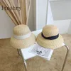 ファッション女性サマーフロッピー帽子小麦ストロー、黒い白いリボンサンUV保護ビーチCap240409