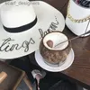 Wide Brim Hats Bucket Hats 2018 Summer Big Brim Sun Sun pour femmes Fashion Sequins Lettre Ne pas déranger la broderie pliée chapeau de la plage Bohemia CAP Y240409