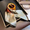 Halsdukar % äkta silkes halsduk design nartural kvinnor tryck sjal wrap vår hals hår slips handväska handledschef hijab bandana240409
