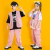 Usure de rue pour enfants montrant des tenues vêtements hip hop