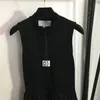 24SS Nya kvinnor Sexig klänningskjorta Crew Neck Designer Dress Designer Crop Tops Tank Dress High End Elasticity Letter Tryckt A-Line Sexig Camisole tee Lång veckad klänning