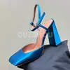 Sandały Lady Sandal Styl Letni Design Design Rhinestone Dekoracja kwadratowa palec czapki buty damskie szlachetne luksus