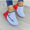 Buty swobodne nowe trampki dla kobiet wygodne mody mody swobodne buty na platformie Female Sport Flats buty wulkanizowane zapatos t240409