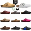 Boston Clogs Slippers Sandales Designer Clog Arizona Slides Men Feme Flip Flops Boucle Stock Sliders Fur Cowhide Shoe Outdoor Shoe Shoe 36-45 W1RW #