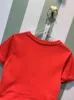 T-shirts Girls Summer Clothes Set 2024 Designer Kids Kids Short à manches à manches rouges T-shirt Jupe 2PCS SUIT ENFANTS TORMES GILLES Festival Cadeaux 240410
