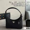 Tote Designer vend des sacs féminines de marque à Discount New Family Family Nylon Underarm Sac One épaule Ban à main Womens