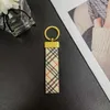 Keychains Lanyards Designer Classic Grid Pendant pour les clés de voiture Luxurious Keychain Diagonal Grid Pendants O5T0