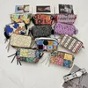Neue personalisierte gedruckte kleine quadratische Tasche mit modischen Designbuchstaben Frauen Umhängetasche Kamera Tasche Casual Crossbody Tasche
