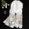 Шарфы 2024 Новая мода Женщины срезают цветы Полые кружевные сплошные шелковые шарфы весенние платки и обертывание полотенце Femme Beach Sjaals 240410