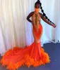 Vestidos de baile de sereia de penas de laranja para meninas pretas Apliques de renda de cabeceira