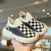2024 NIEUWE ZACHTE SOLED BABY First Walkers Shoes Non-Slip Wear-Resisting Casual Comfortabele Gebreide rooster Children's Shoes Designer Boys and Girls Sneakers