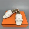 Mode Sandals äkta läderkvinnor tofflor Summer Luxury Flat Slides Ladies Beach Sandal Party Wedding Oran Slipper With Box