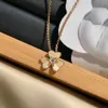 Hänghalsband europeiska mode lyxguld Lucky Grass Clover Necklace för kvinnor S925 Sterling Silver Exquisite Sweet Brand High-End Jewelry 240410