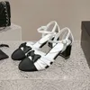 2024 verão novo pequeno laço de arco grosso de salto feminino Bloco de cor da cabeça feminina Francesa Roman Baotou Sandals Shoes