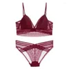 Bras Sets Women Triangular Cup Bra sans anneau en acier sous-vêtements à l'épaule en forme de U Beau ensemble de lacets arrière