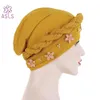 Kvinnor Cross Twist Braid Hat Flower Golden Pearl Muslim Hair Loss Cancer Hat Chemo Beanie Cap Hijab Pannband Hårtillbehör 240410