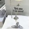 Designer Viviane Westwood Empress Dowager Western 3d Saturn Water Drop Collier Femelle Femelle Planet Français Ufo Water Drop Pearl Pendant High Version