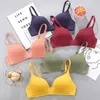 Bras Hot nouveau soutien-gorge sans couture pour femmes Petite poitrine sans fil push-up Bra de lingerie recueillie filles respirant mince sexy