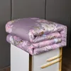 HOT SALE 100% Mulberry Silk Comporter Chinese Silk Fiber Quilt Jacquard Tyg Cover Däcke Handmiterad lapptäcke Silkfyllmedel