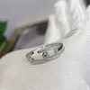 Zespół pierścieni Nowy pierścień S925 w Moving Collection to pojedynczy diament przygotowany dla kobiet, a także prezent świąteczny z Meksyku J240410