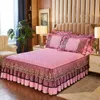 Lace Velvet Bed Jirt Queen Full King Cover avec lit matelassé de surface avec bande élastique chaude chaude 3 pièces européennes