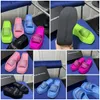 Designer Sandals Slippers Luxury Womans Velvet Material Matériau Rassette Velcro Roard Salle Gai Platform Slip-On Taille 35-42 10 cm Voyage de mode