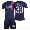 Voetbalsets/tracksuits 2324 Paris Jersey Mbappe Football No.7 Sportset No.30 Club Match Training Uniform Gedrukt