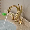 Robinette de baignoire de cygne doré pont de baignoire montée pour baignoire douche en laiton Basin de douche à main le robinet de lavabo à baignoire répandu