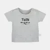 2ª emenda armas cruzadas Sunday Funday Design Recém-nascido Baby T-shirts