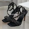 Sandálias verão verão feminino de metal feminino decorativo cor clássica clássica moda sexy banquete alto sapatos de dança 2024