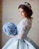 Applications florales 3D Robes de mariée robes de mariée à manches longues Couleur personnalisée Couleur personnalisée Robe nuptiale