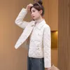 Giacca xiaoxiangfeng, giacca giù per donne in autunno inverno 2023, nuovo stile straniero alla moda, slim super bella, corta e leggera