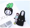 Tecknad japanska anime karaktärer Film och TV -brosch Faceless Man Childhood Alloy Badge Cartoon Accessories