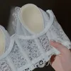 Un soutien-gorge à l'absence d'été anti-câbles confortable ferme la paire de seins à l'extérieur de l'ensemble de sous-vêtements de lingerie de dames en dentelle bralette