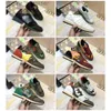 Valentine Chaussures Designer VT Sneakers Mesh Women Chaussures Camouflage Men Rivet Casual High Studded Flats Quality Valentinolies PT0FS