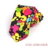 Neckband Mensar Tight Tie Womens Colorful Printed Casual Bow Tie Slim Bow Tie Fun and Fashionable Mens Bow Tie Används för bröllopsfester Gravatac240410