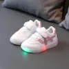 Sneakers dzieci świecące buty Dzieci Sneakers 2022 Chłopiec Dziecko Sneaker dla dziewcząt biegnących białych butów z oświetlonymi samotnymi trampkami Luminous