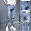 Inverno nuovi jeans angosciati maschili gusgings slim fit 2023 Nuova versione coreana Trendy Versatile maschile versatili pantaloni ritagliati