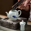 250 мл синий и белый фарфоровый ландшафтный чайник керамический кунг -фу чайный набор домашний производитель чая антиквариат.