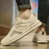 Scarpe casual 2024 uomini traspiranti sneaker di moda versatile tavola comoda tendenza bassa top vulcanizzata