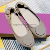 2024 Womens Sandals Designer tofflor reser balett platt nappa läder loafers perfekta svart grå rosa guldgrön djupblå män skor kvinnor tränare man sneakers