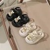 Zapatos para caminar para bebés caricatura suave sandalias anti-patadas con velcro zapatillas de bebé de verano para niños y niñas