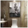 Et boire de la salle de bain Affiche Affiche en noir et blanc Toilet de toilette Sexy femme homme Toile imprimés Bar Girl Fumez