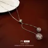 Bola redonda de diamante de aço de titânio colar de bola redonda longa com cadeia de suéter personalizada do Instagram de estilo legal, design minimalista e uma sensação de