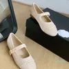 15A Hot Womnes Mary Jane Ballet Chaussures Designer Dress Shoes Classic Classic Cordury Twill Patchwork Fabric Locs Ladies Pumps Chaussure de loi